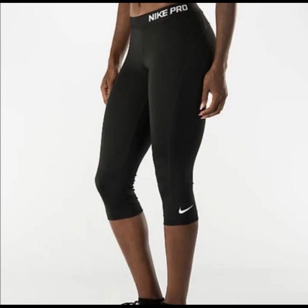 Black Nike Dri-Fit Athletic Capri Leggings